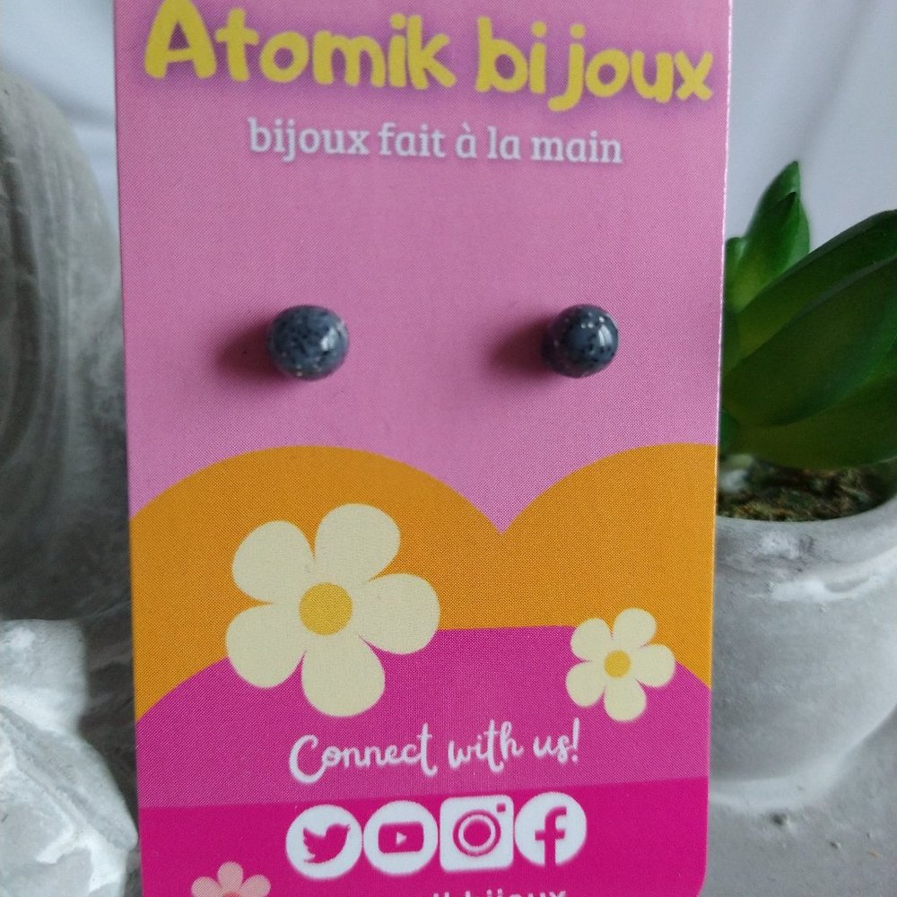 Boucles d’oreilles en argile polymère faites à la main. Handmade polymer clay